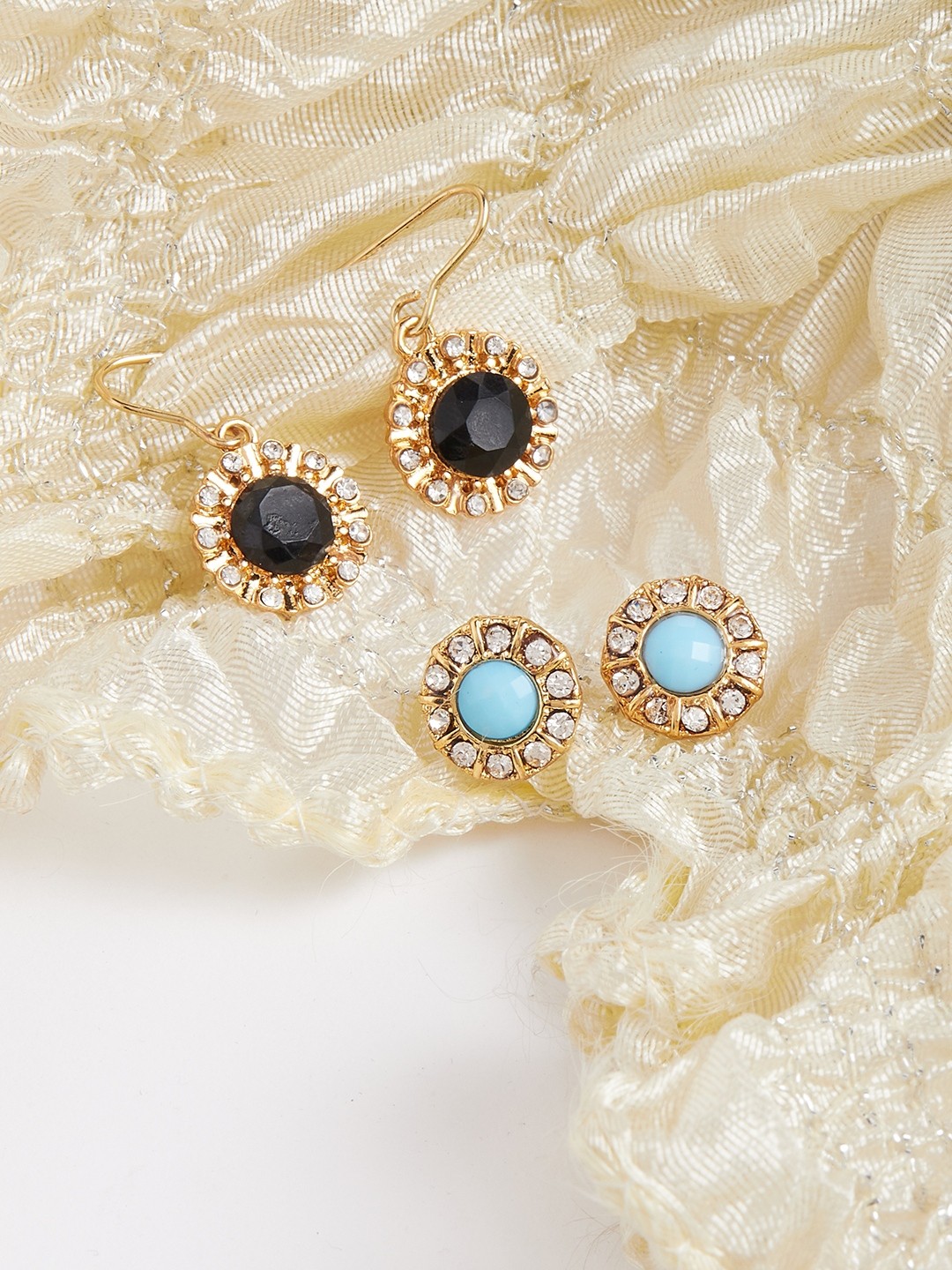 Set of 2 stud and dangler earrings